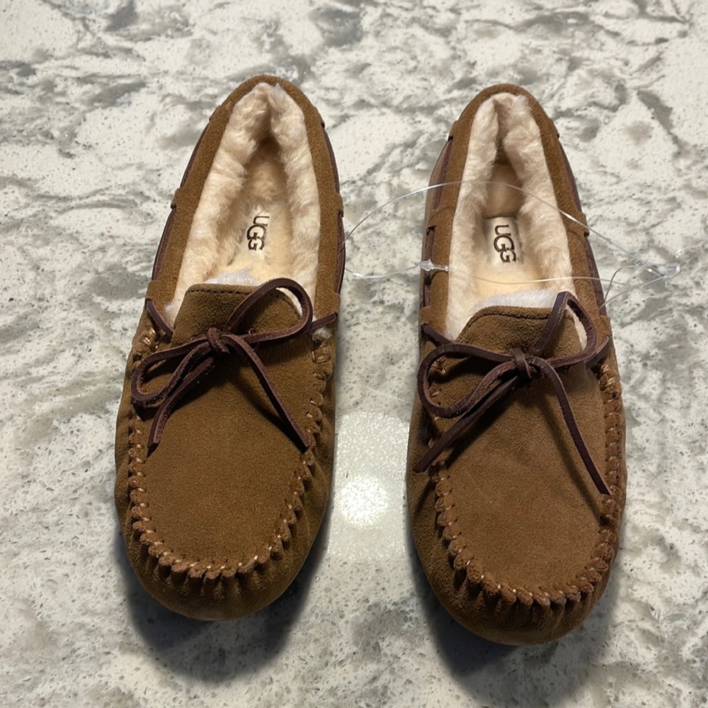 UGG Dakota Moccasin chestnut color women’s size 6